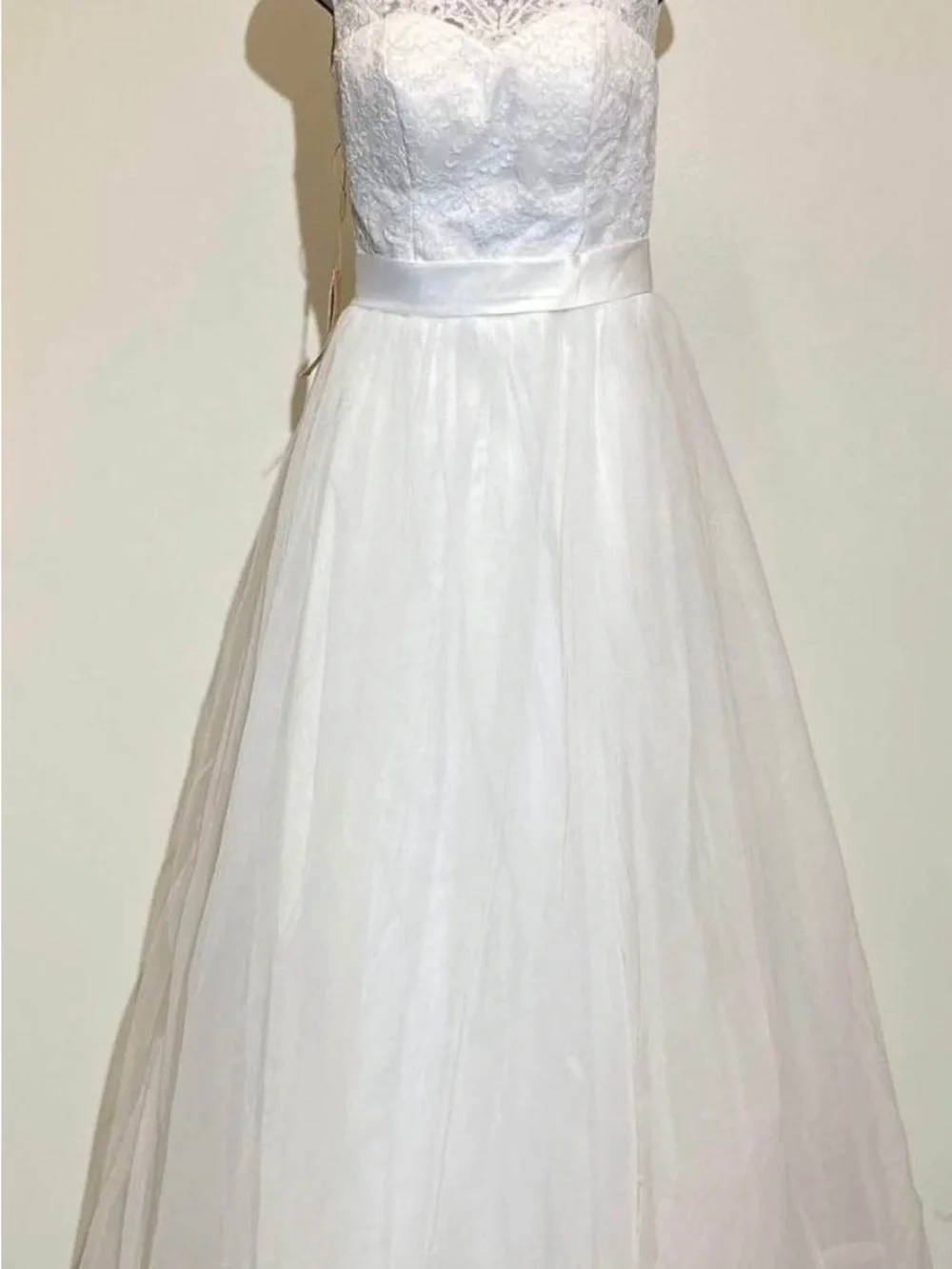 White Lace Bodice Tulle Wedding Dress - Picture 1 of 9